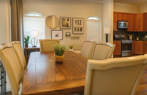 Knox - Henderson House | Modern Townhome Near Lower Greenville Dallas - Garage, W/D, Pet-Friendly