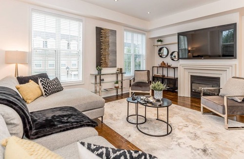 Unionville House | Modern Townhome Near Major Hwy
