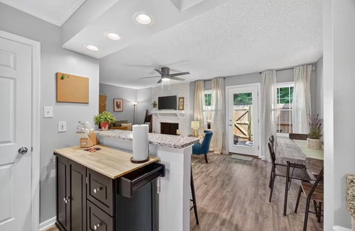 Greensboro House | Modern Townhome-Prime Location in GSO