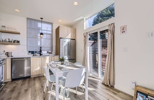 East Queen Anne House | Modern Townhome, Private Balcony, Waterfront Views