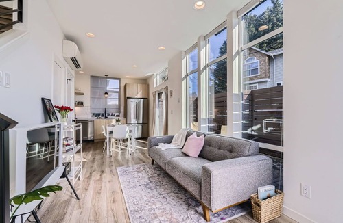 East Queen Anne House | Modern Townhome, Private Balcony, Waterfront Views