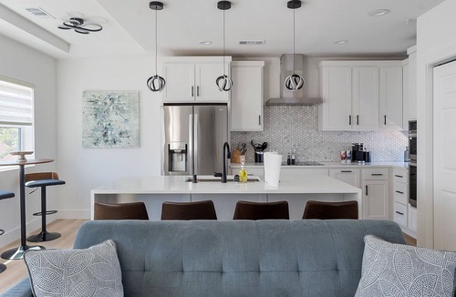 Oak Cliff Apartment | Modern Townhome Rooftop Backyard Garage 2