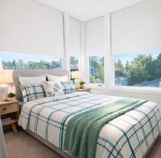 Haller Lake House | Modern Townhome Rooftop Deck 15 mins Downtown