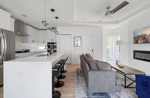 Oak Cliff House | Modern Townhome | Rooftop + Backyard Garage