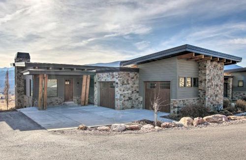 Eden House | Modern Townhome w/Mtn Views < 7 Mi to Ski Resorts