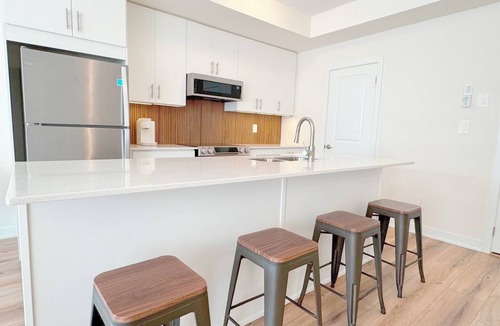 Pickering House | Modern Townhome w Parking: 10 min to Boardwalk · Spa · Zoo