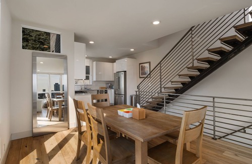 East Queen Anne House | Modern Townhome with Space Needle View