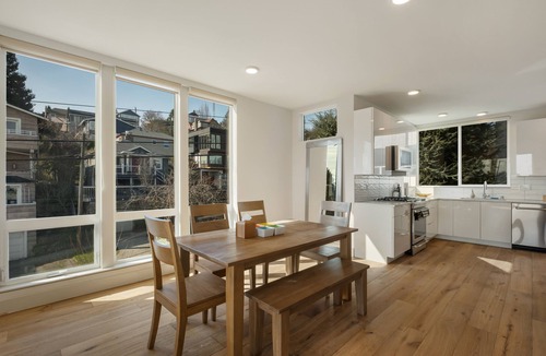 East Queen Anne House | Modern Townhome with Space Needle View