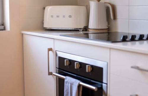 Christies Beach House | Modern Townhouse, Close to beach