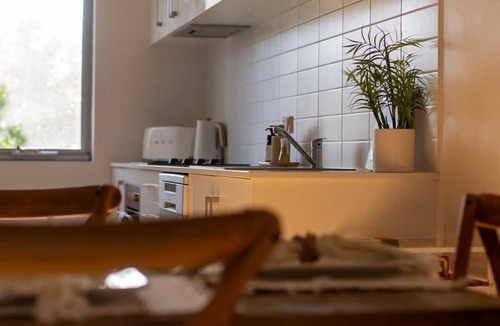 Christies Beach House | Modern Townhouse, Close to beach