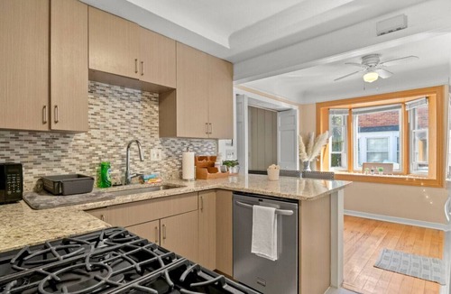 Dearborn Villa | Modern Townhouse Near Everything Shopping Center