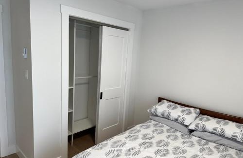 Fredericton House | Modern Townhouse Room