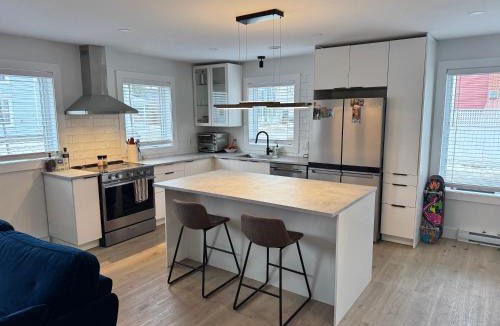 Fredericton House | Modern Townhouse Room