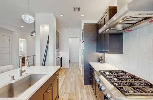 Corpus Christi House | Modern Townhouse with Gulf & Lake Padre Views, WiFi, Central AC, & Washer/Dryer