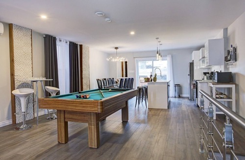 Cote-Saint-Paul House | Modern Townhouse with Rooftop Deck close to Downtown