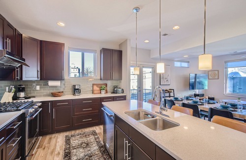 Jefferson Park House | Modern Townhouse - Walkable to Mile High Stadium - Rooftop Views with Firepit