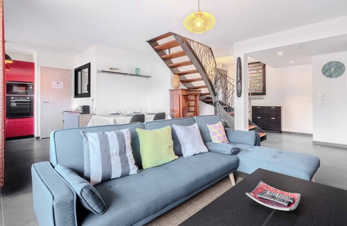 Cote Pavee House | Modern townhouse with parking