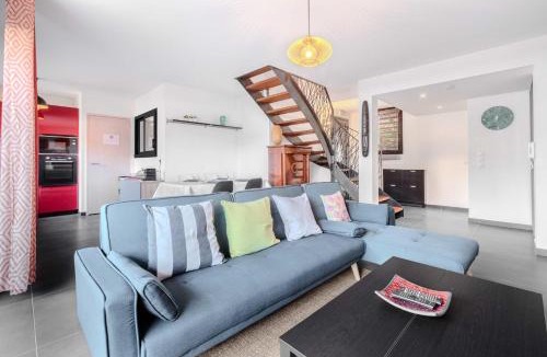 Cote Pavee House | Modern townhouse with parking