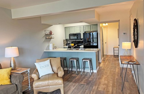 Branson West Condo | Modern treehouse in the woods near SDC!