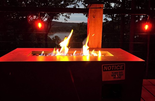 Elizabeth Cabin | Modern Treehouse Sunset Cabin Hot Tub on Norfork Lake- Ozark Mountains Remote