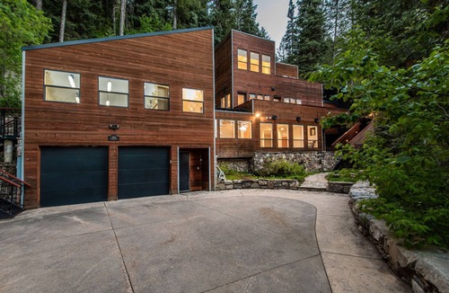 Sundance House | Modern Treehouse - Unique Contemporary Home Nestled in the Forest, Hot Tub, Fireplace, Game Room