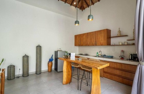 Dewi Sri House | Modern Tropical 2BR Villa |Pool & Garden|-Seminyak