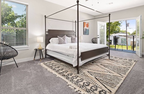 West Dallas House | Modern Tropical 4BR 6BED Home in Dallas!