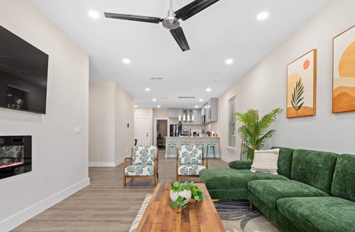 West Dallas House | Modern Tropical 4BR 6BED Home in Dallas!