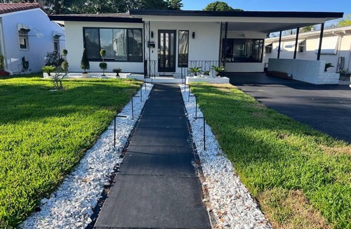 Highland Garden House | Modern Tropical Oasis with Arcade, HotTub & MiniGolf