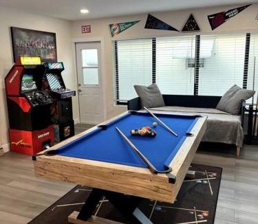 Highland Garden House | Modern Tropical Oasis with Arcade, HotTub & MiniGolf