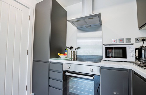 Caterham Apartment | Modern Two Bed Flat in Caterham