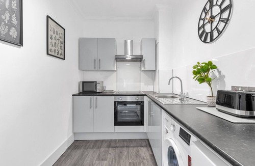 Church End Apartment | Modern Two-Bedroom Apartment with Free Parking!