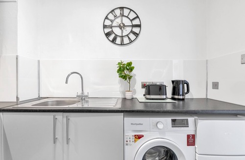 Church End Apartment | Modern Two-Bedroom Apartment with Free Parking!