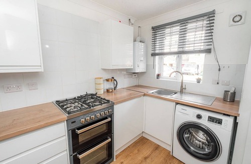 Sherborne St. John House | Modern Two Bedroom Home with Parking