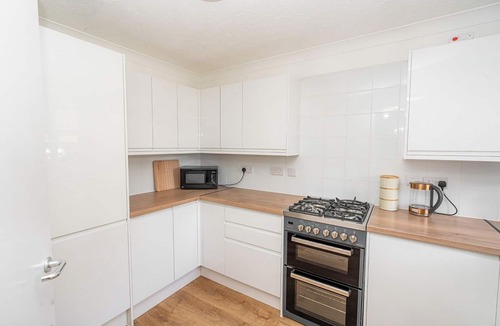 Sherborne St. John House | Modern Two Bedroom Home with Parking