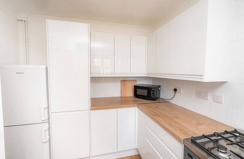 Sherborne St. John House | Modern Two Bedroom Home with Parking