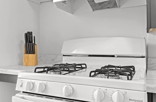 Audubon Apartment | Modern unit in Louisville's convenient location