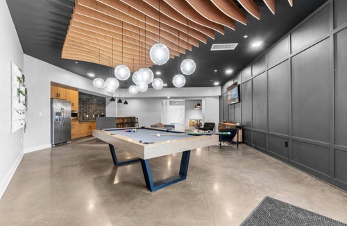 Little Italy Apartment | Modern Univ Circle Suite | UH/CWRU | Gated Parking
