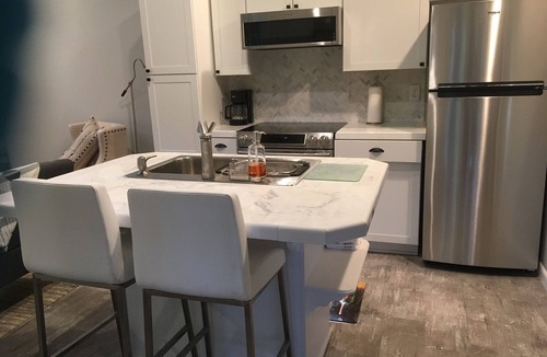 Highlands House | Modern updated apartment/screen porch & fire pit /close to Downtown/Pets ok