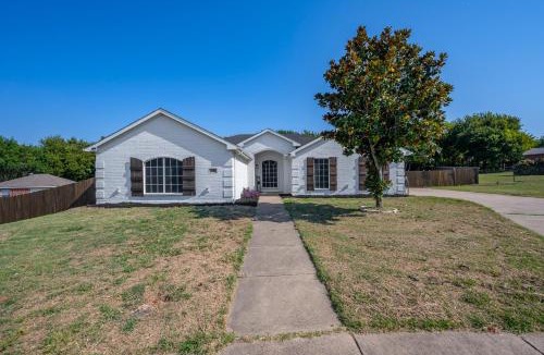 Midlothian House | Modern Updates, Country Charm & Spacious Yard