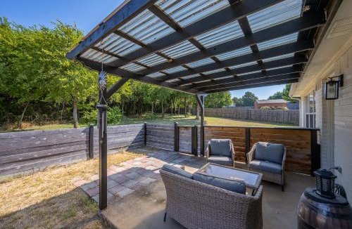Midlothian House | Modern Updates, Country Charm & Spacious Yard