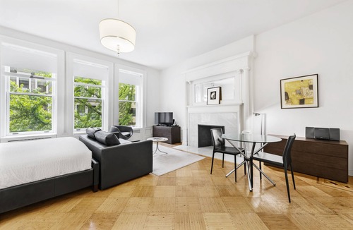 Upper West Side Apartment | Modern Upper West Side Studio near Central Park