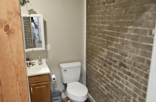 Maryville Apartment | Modern & Upscale 1BR Apartment in GREAT Location!