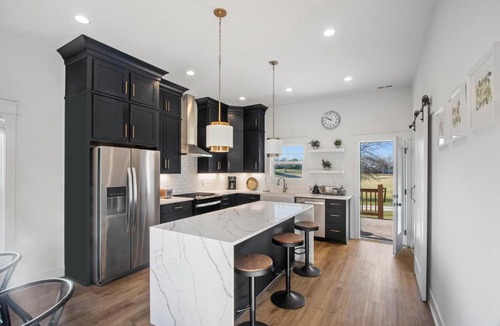 Speed House | Modern & upscale home near Derby