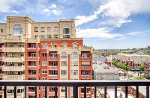 Uptown Apartment | Modern Uptown 1BR w/ W/D, Gym & Pool, walk to RiNo bars, by Blueground