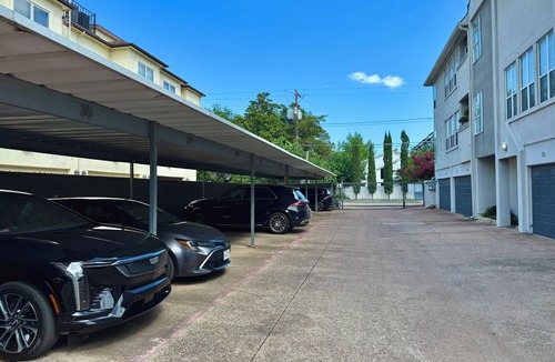 Oak Lawn Condo | Modern Uptown 2BR/2BTH Condo, Newly Renovated, Gated, Covered Parking