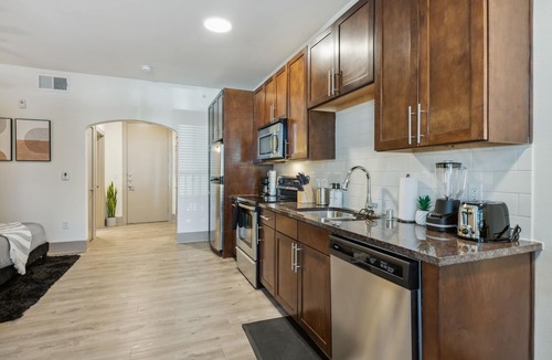 Cityplace Apartment | Modern Uptown Gem. Free Parking.
