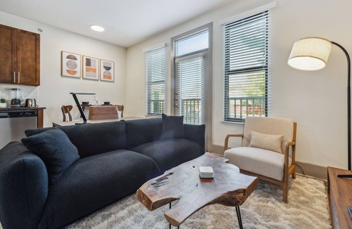 Cityplace Apartment | Modern Uptown Gem. Free Parking.