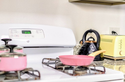 Lower Bal House | Modern & Urban Oasis Steps to BART- 3Beds