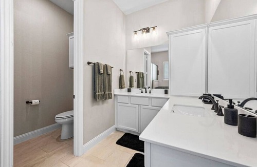 South Arlington House | Modern Urban Retreat - Just outside the Main City